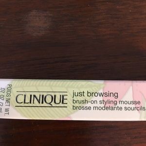 Clinique Just browsing brush on styling mousse