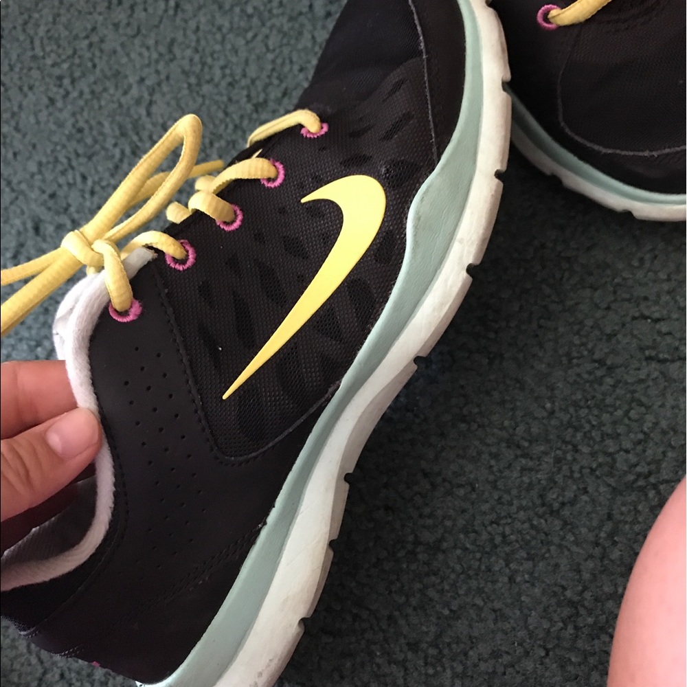 Nikes - Picture 2 of 3
