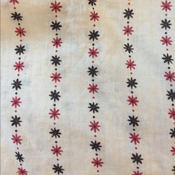 Flowery thin blouse with a cute bow back! - Picture 3 of 5