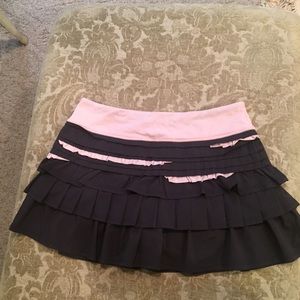 Lululemon Back on track skirt Size 6 VGUC