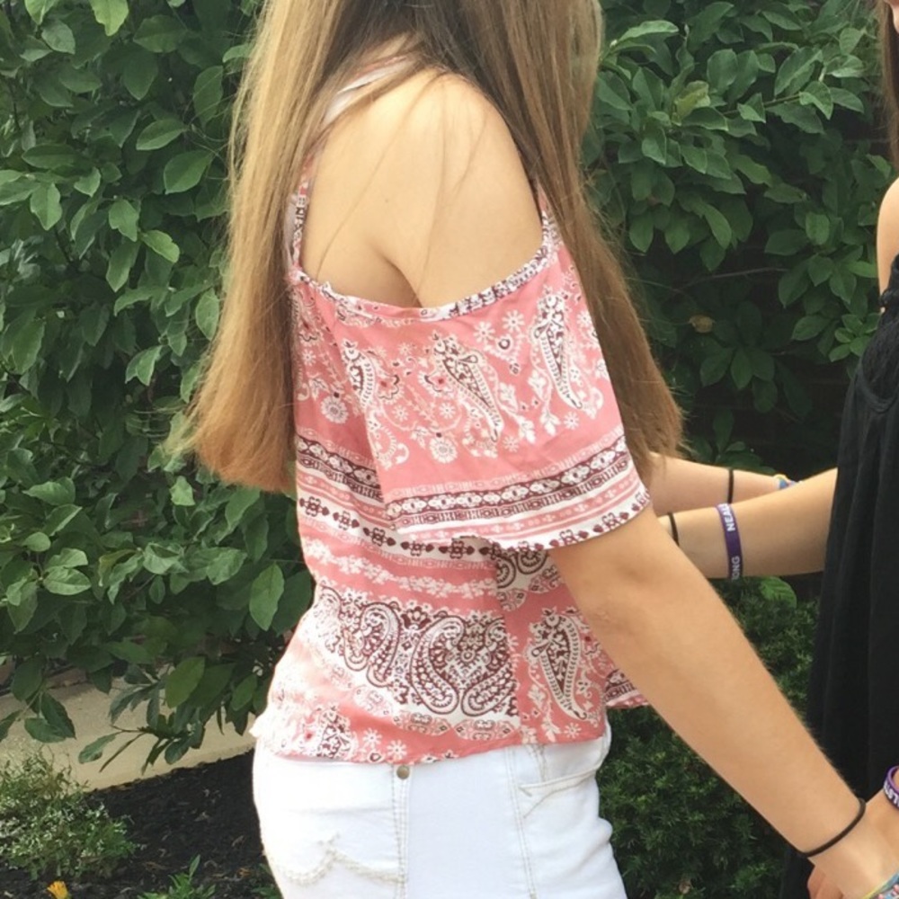 Cold shoulder flowy top