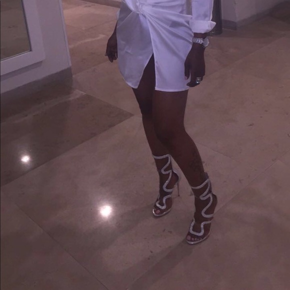 Vince Camuto "dash" cage sandals - Picture 2 of 2