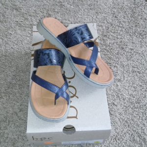 Born Abbey Shoes Navy Size 6