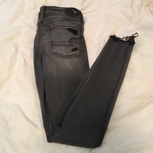 black distressed skinny jeans