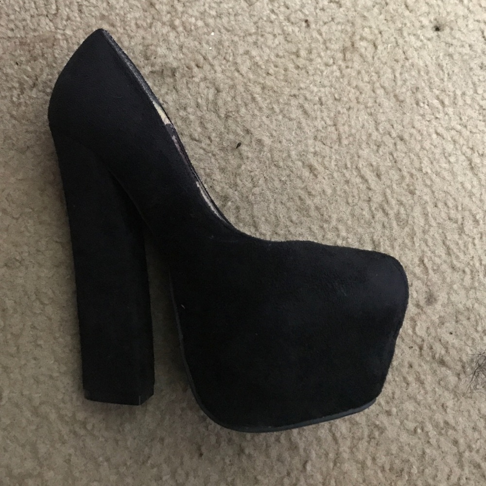 Black Platform Pump