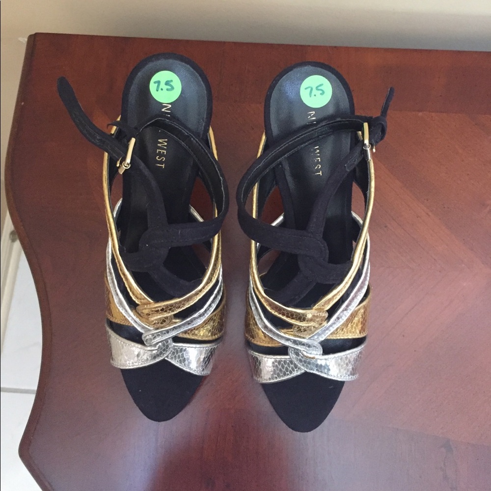 Shoes - Picture 5 of 7