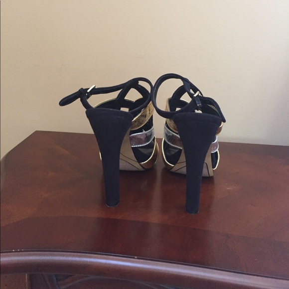 Shoes - Picture 4 of 7