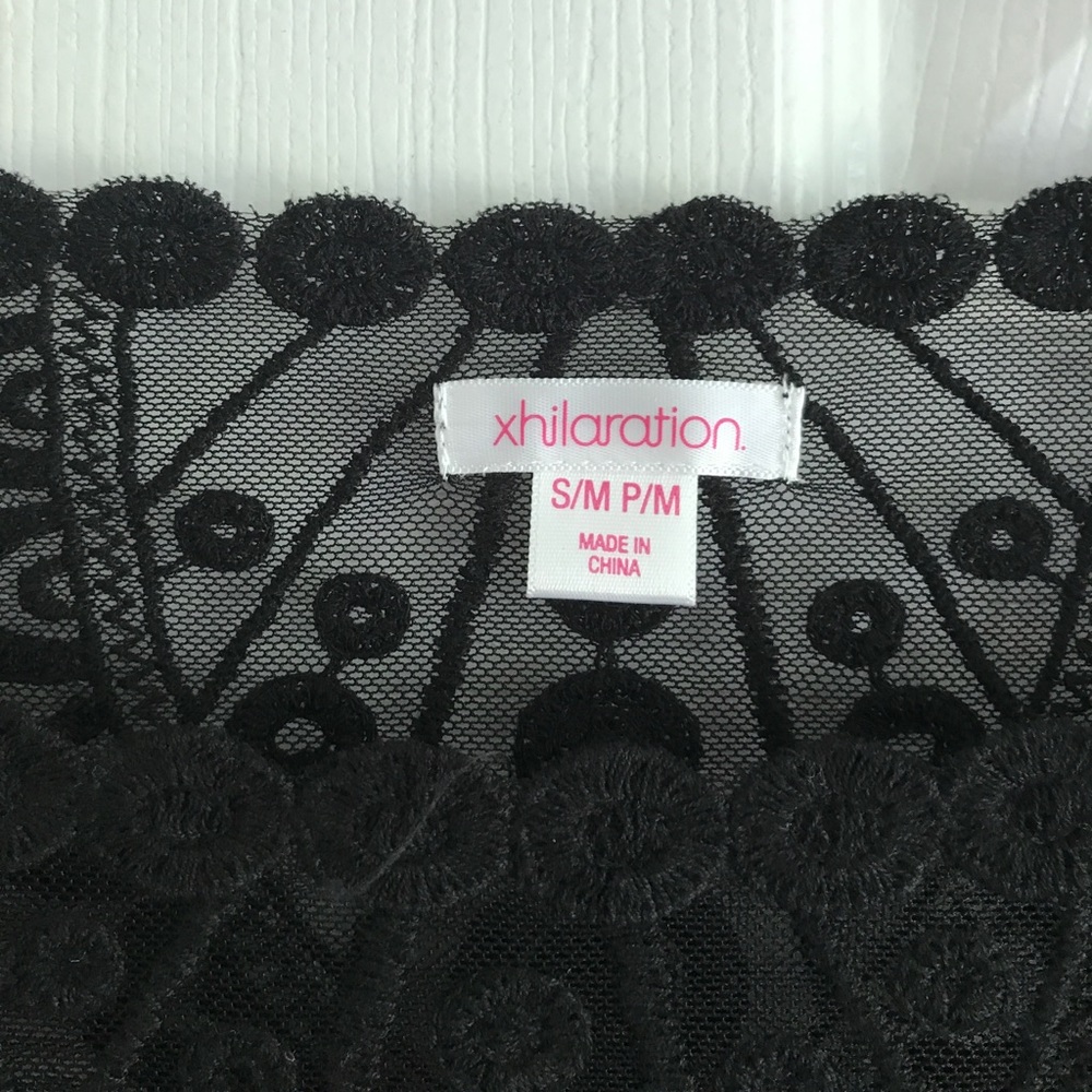 STUNNING BLACK LACE TOP - Picture 2 of 4