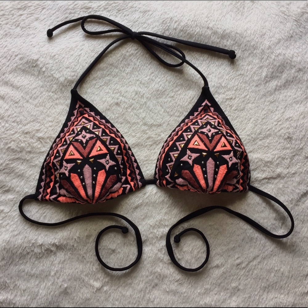 🌸 Embroidered Bikini Top 🌸
