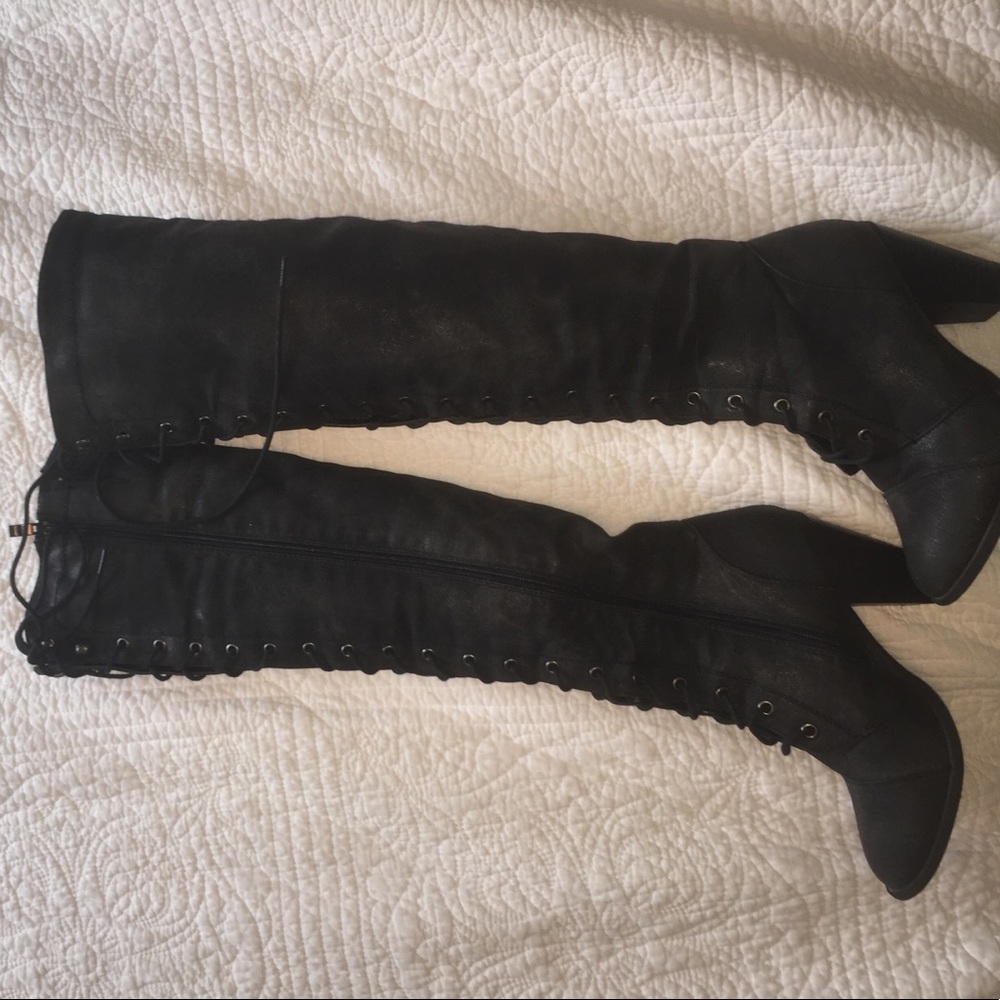 Lace-up heeled boots!