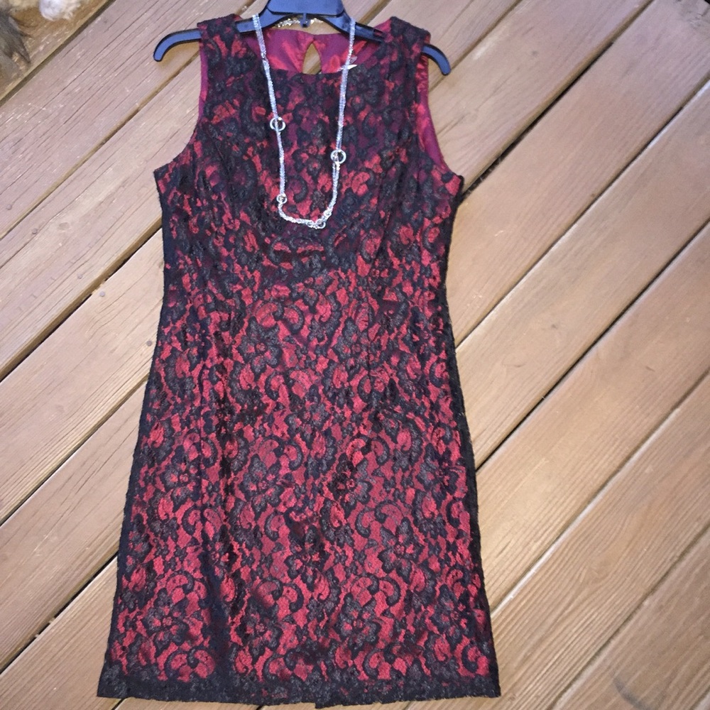❤️Ruby Red Lining Black Lace Overlay Dress EUC🎉HP