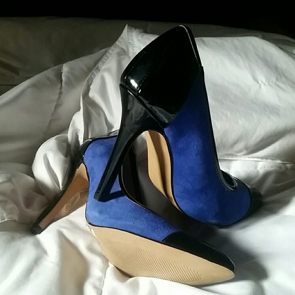 Woman's high heals - Picture 2 of 2