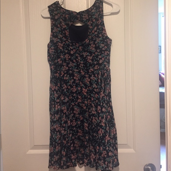 FOREVER 21 DRESS - Picture 3 of 6