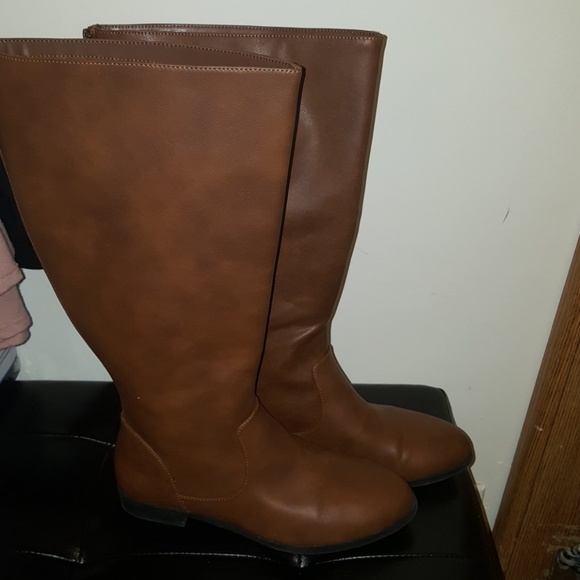 Boots - Picture 4 of 4