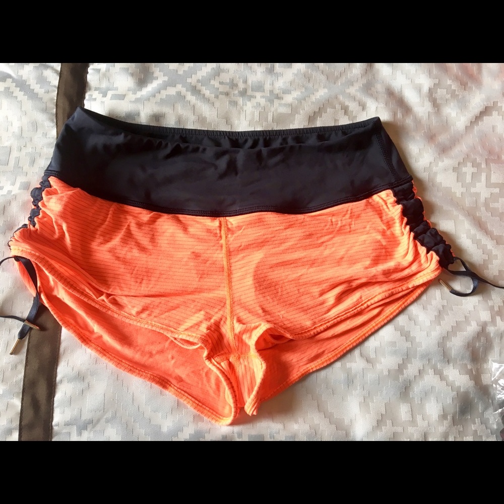 LULULEMON with build-In underwear