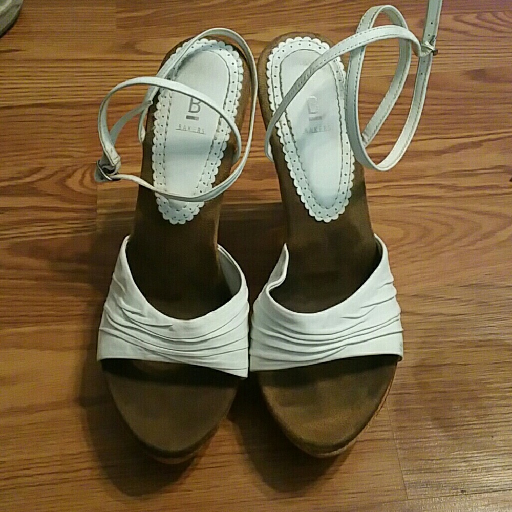 Super cute platform white heels