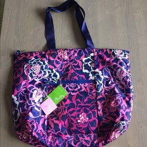 Vera Bradley Tote in a Pouch- Floral!