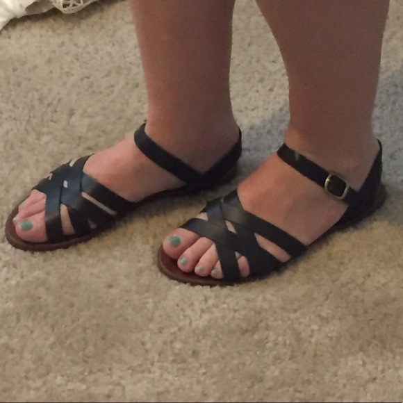 steve madden strappy flat sandals