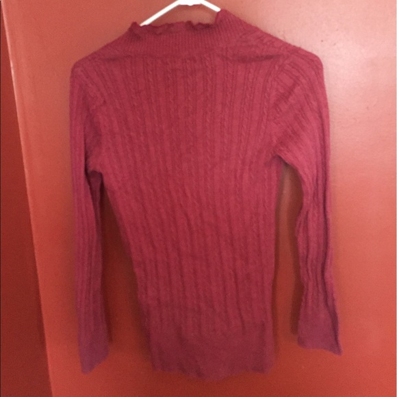 Scalloped neck cable knit cranberry sweater - Picture 3 of 3