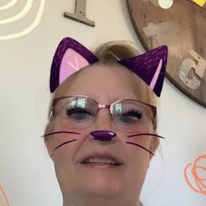 Meet your Posher, Debbie