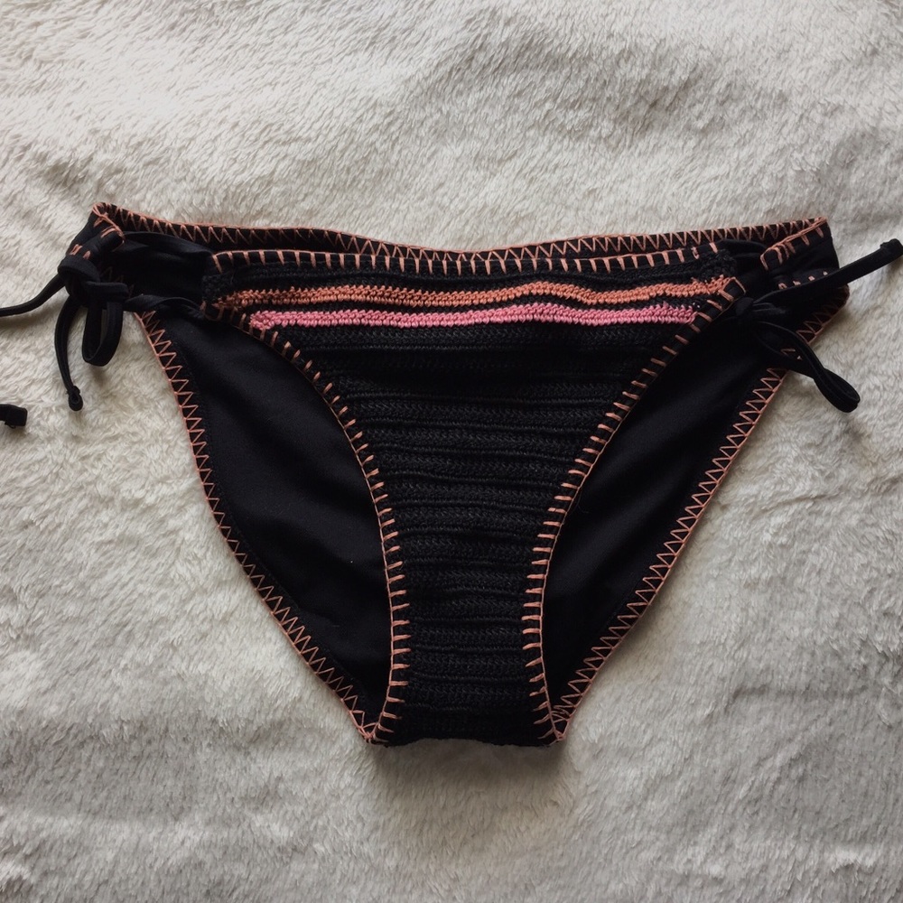 🌸 Embroidered Bikini Bottoms 🌸