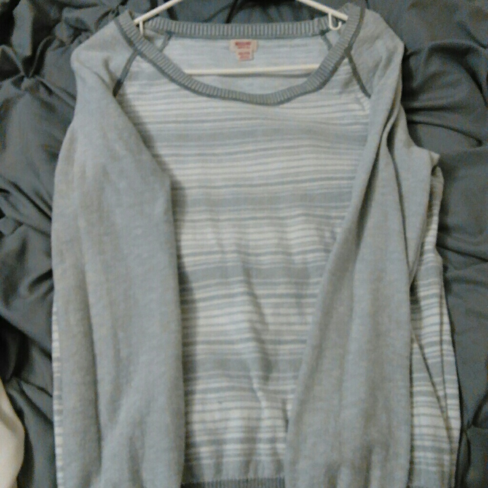 Only worn a handful of times- Lightweight sweater