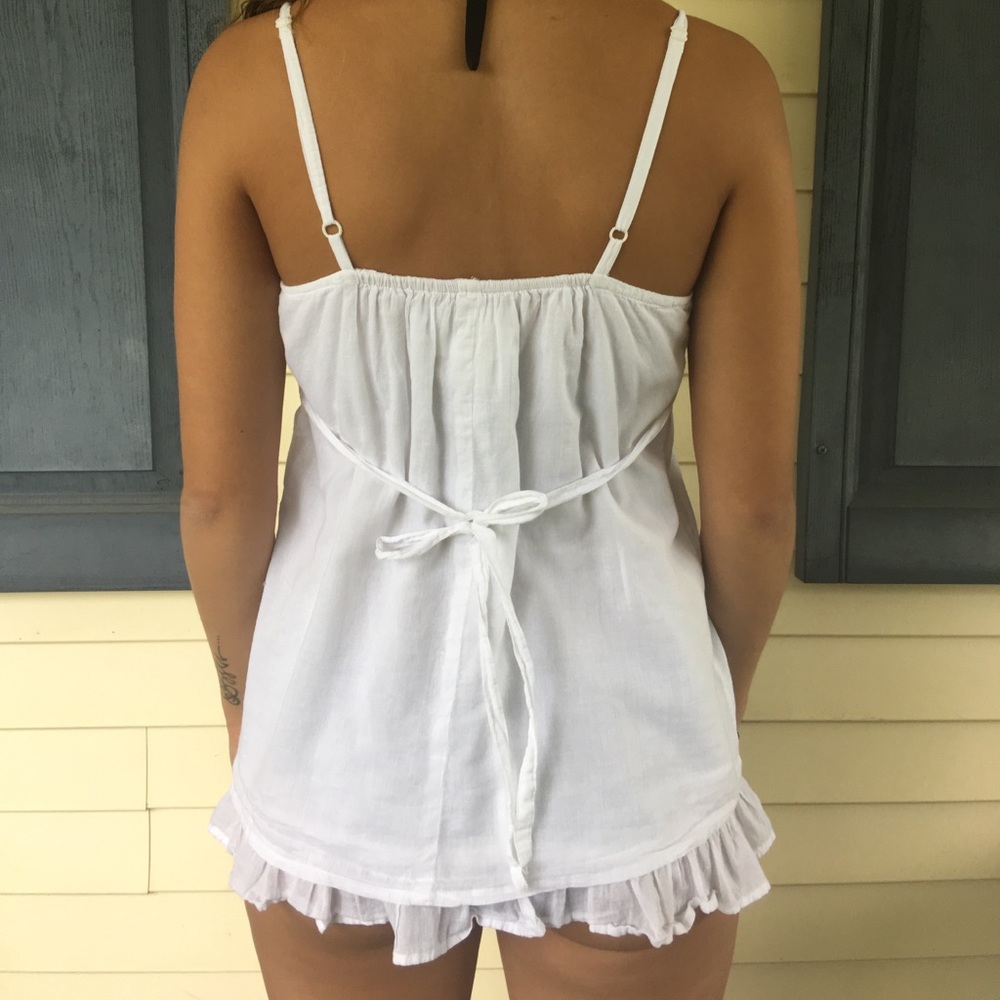 Beautiful White Summer Spaghetti-Strap Shirt - Picture 2 of 7
