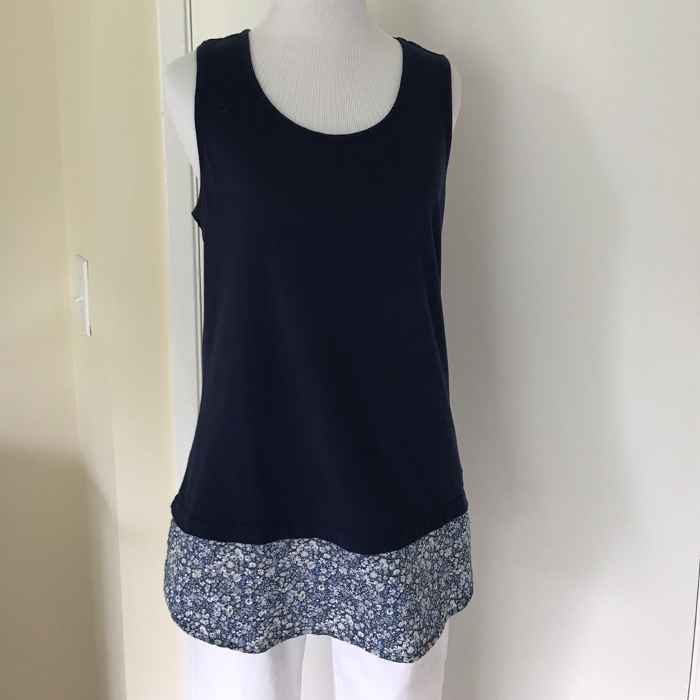 TANK TOP WITH FLOWERS PRINT DETAILS.