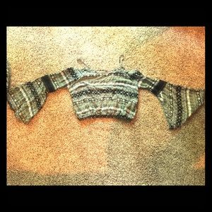 Adorable flowy sleeve, open back, belly shirt!