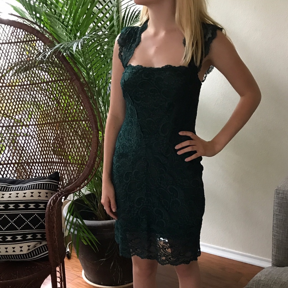 Nicole Miller Forest Fair Lady Lace Dress