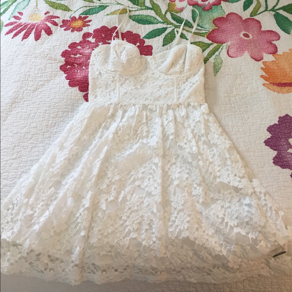 Adorable short white lace dress!!