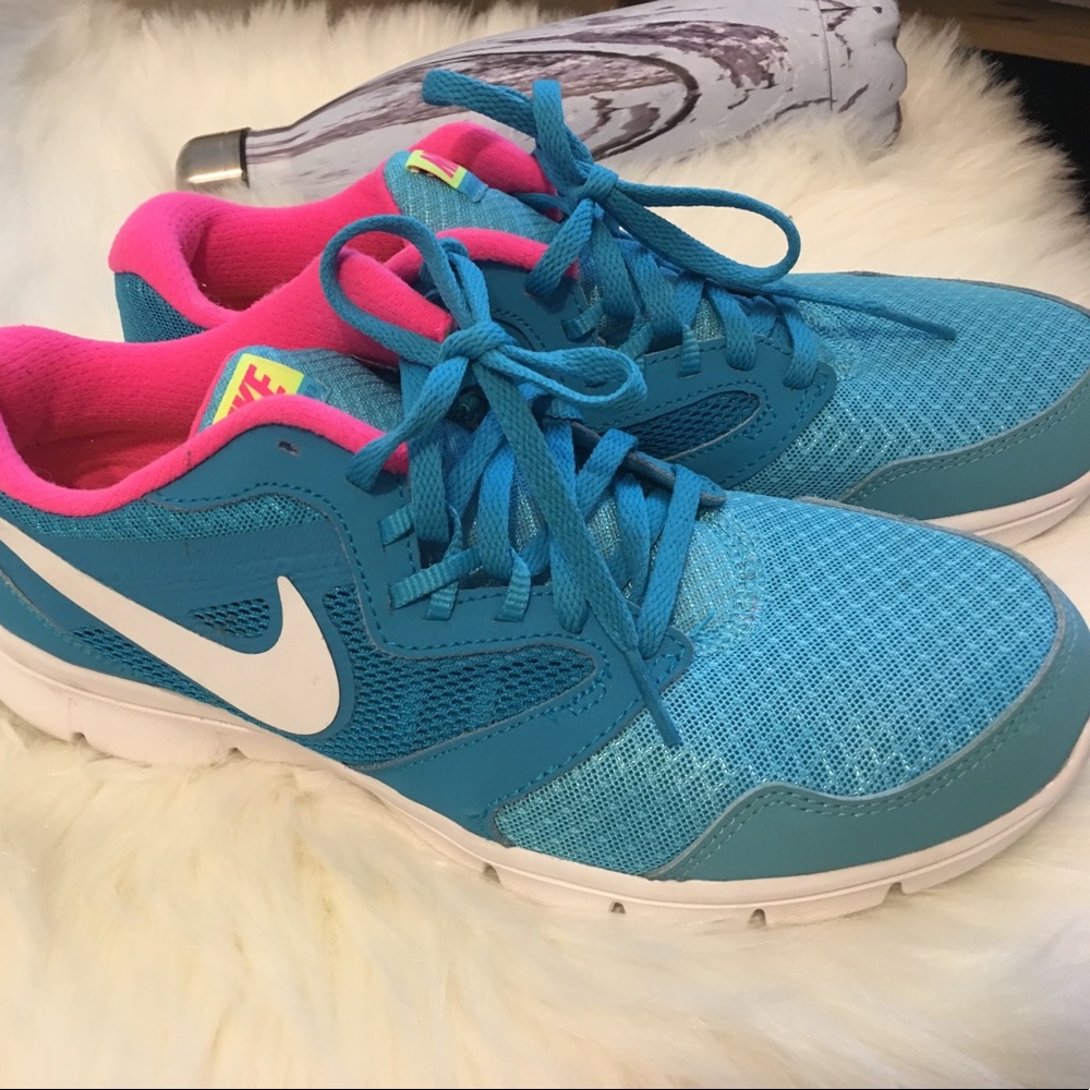 🚫SOLD🚫Like new Nike sneakers 👟 - Picture 6 of 8