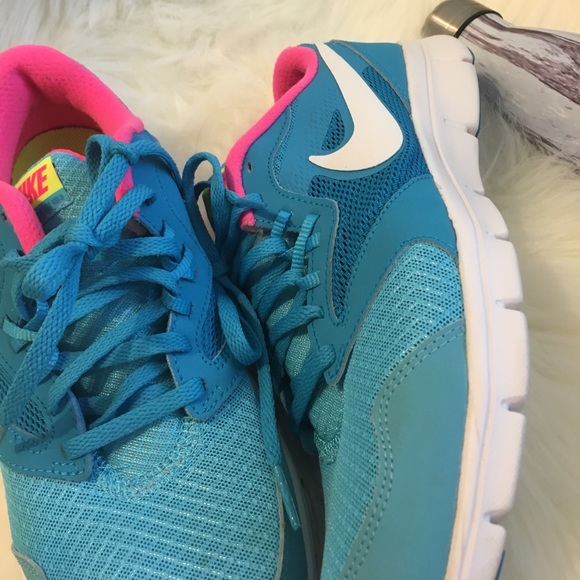 🚫SOLD🚫Like new Nike sneakers 👟 - Picture 4 of 8