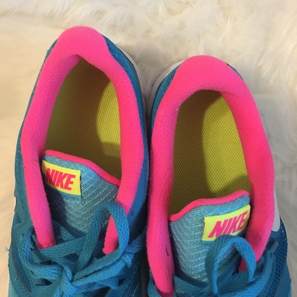 🚫SOLD🚫Like new Nike sneakers 👟 - Picture 5 of 8