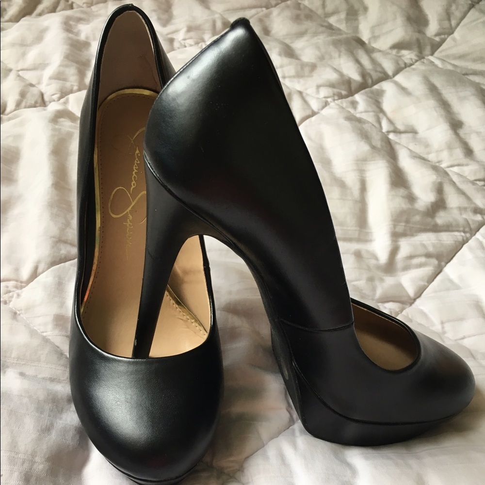 Jessica Simpson black heel