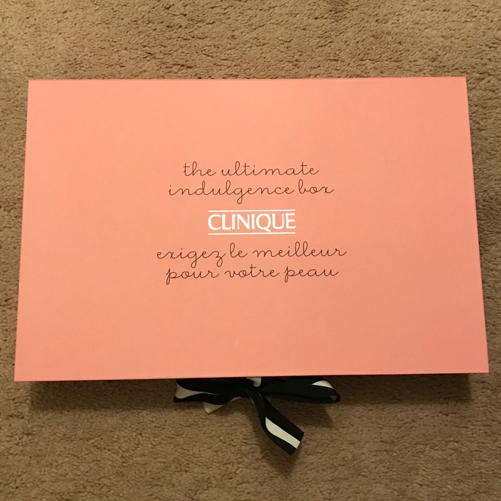 SOLD!  🎉 NEW! Clinique Indulgence box