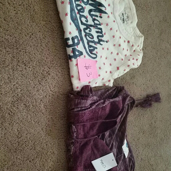 Clothes - Picture 3 of 4