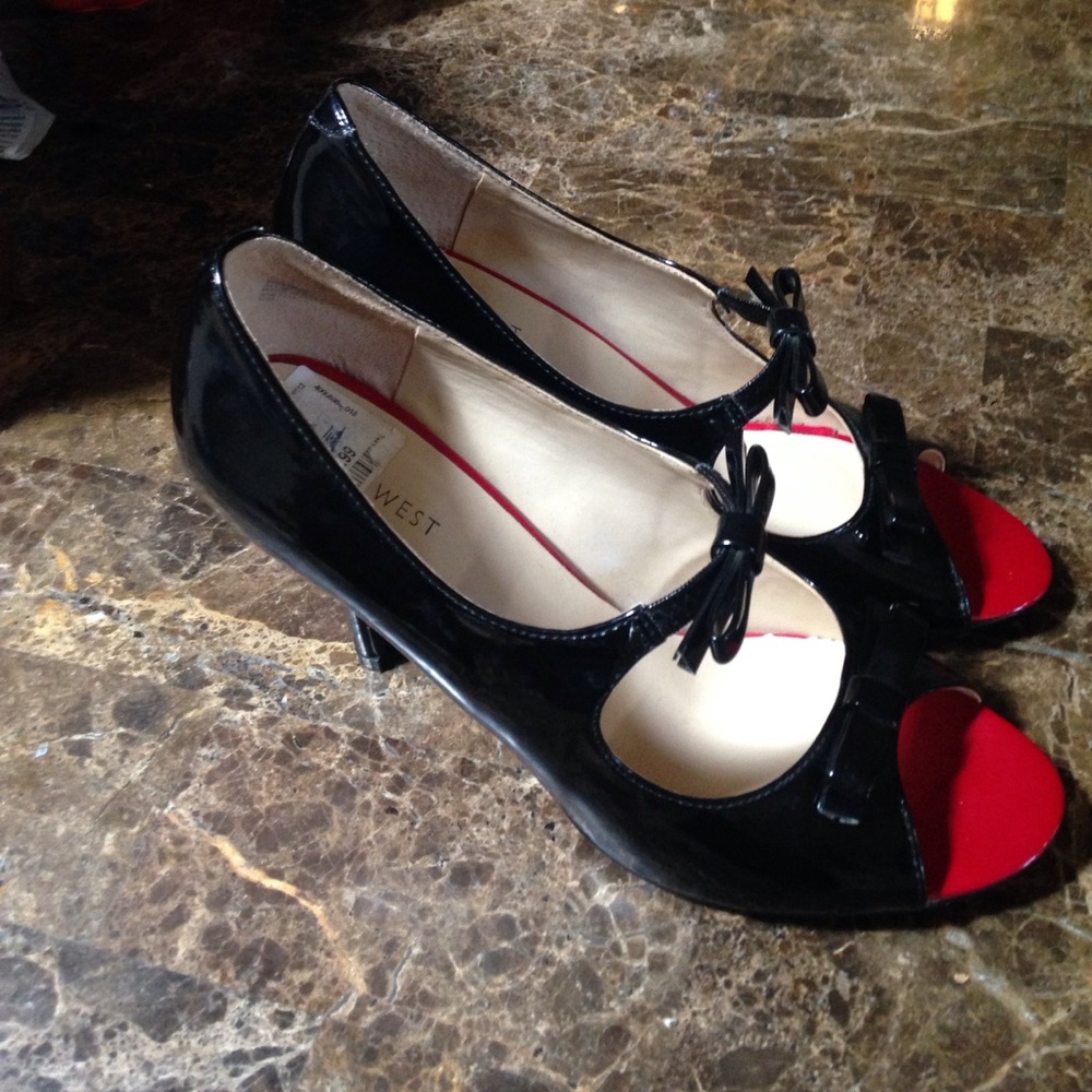 Shoes - Picture 2 of 6