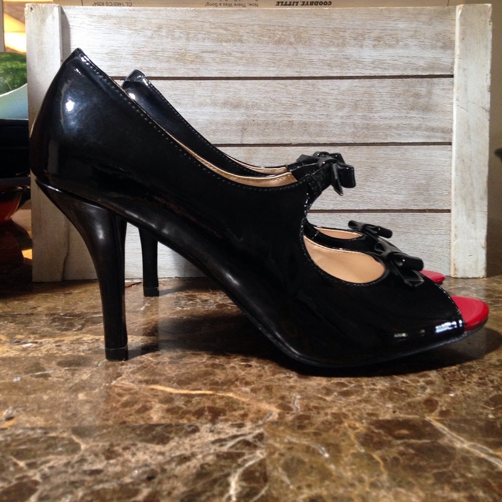 Shoes - Picture 3 of 6