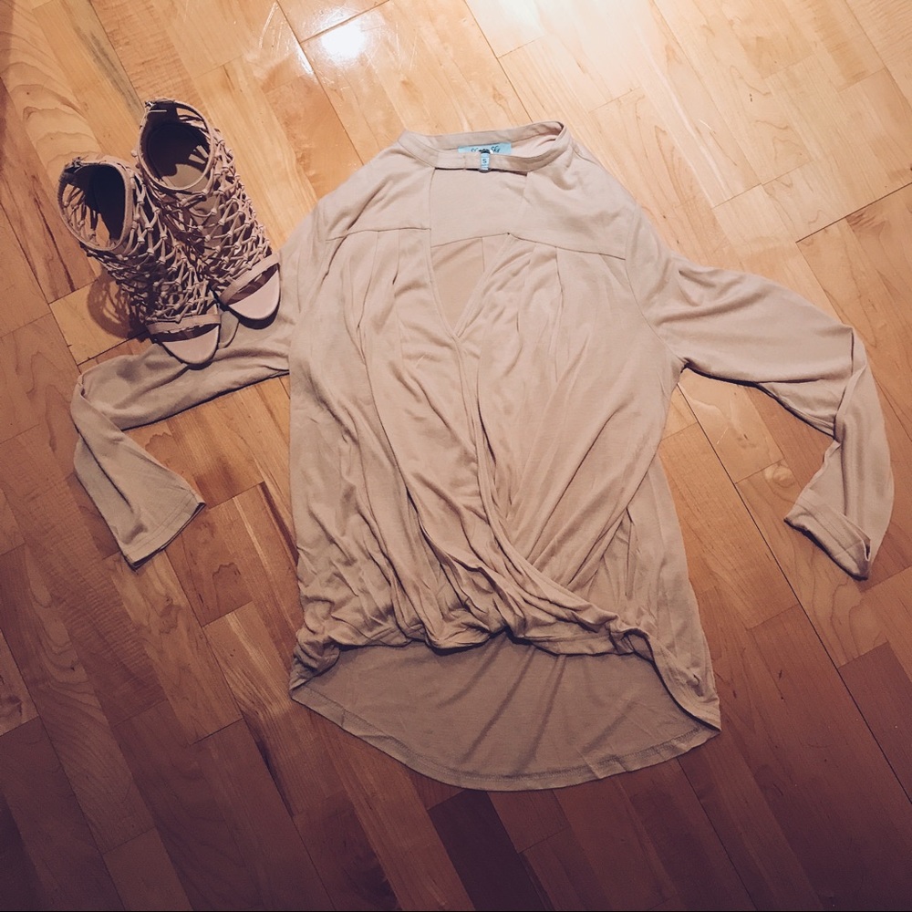 🎀CLEARANCE🎀Beige choker top - Picture 4 of 5