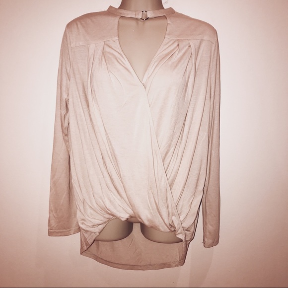 🎀CLEARANCE🎀Beige choker top - Picture 3 of 5