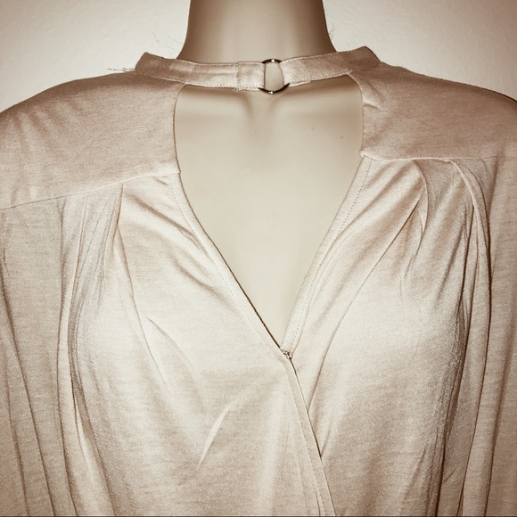 🎀CLEARANCE🎀Beige choker top - Picture 2 of 5