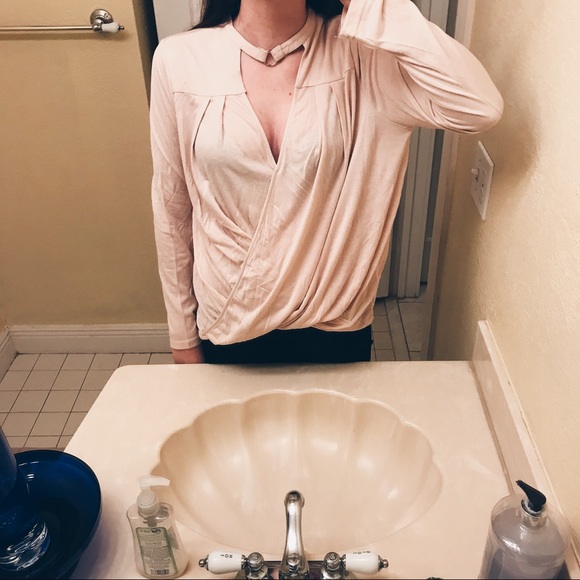 🎀CLEARANCE🎀Beige choker top - Picture 5 of 5