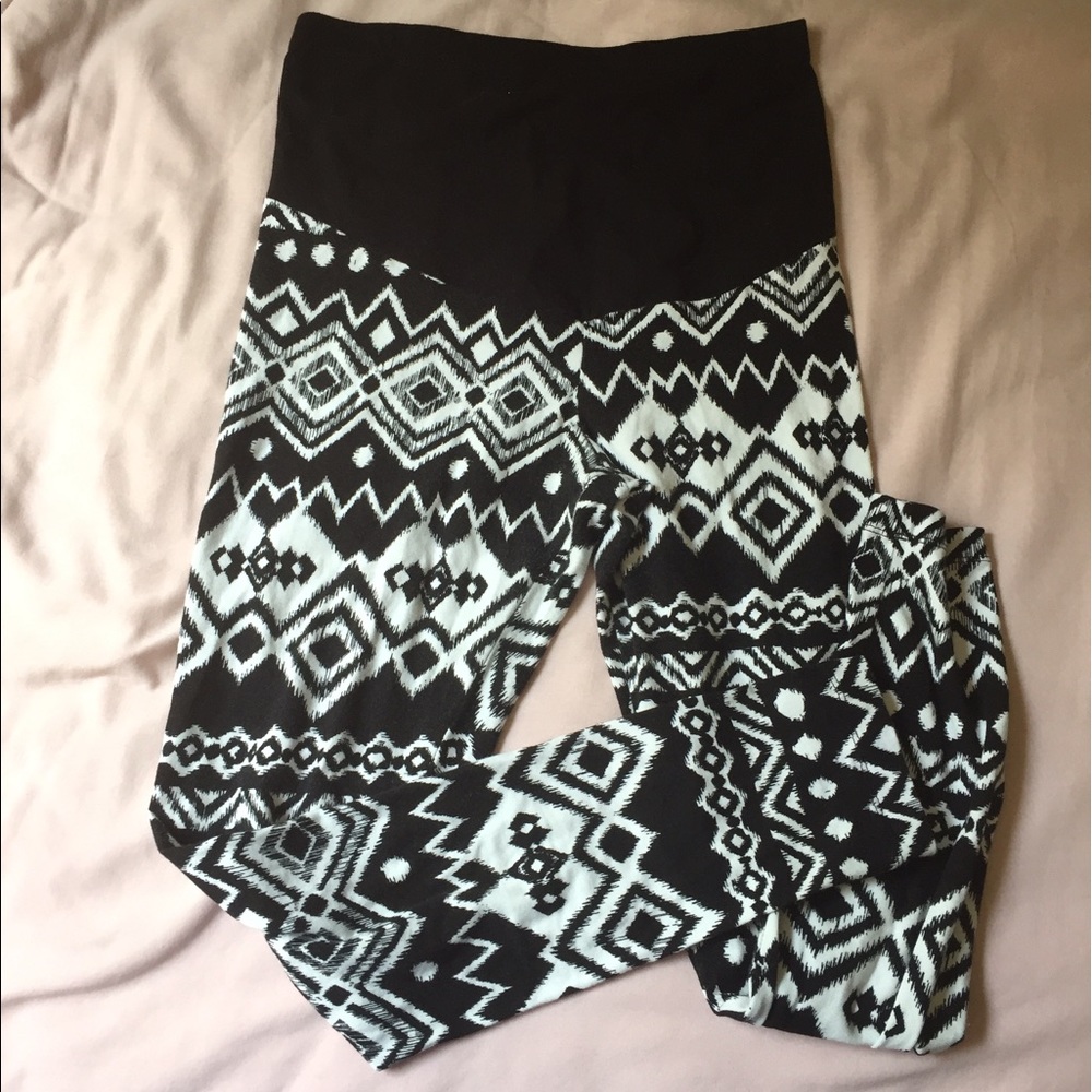Black and white maternity leggings