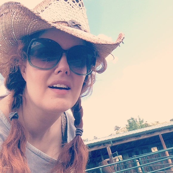 Meet your Posher, Heather - Picture 2 of 3