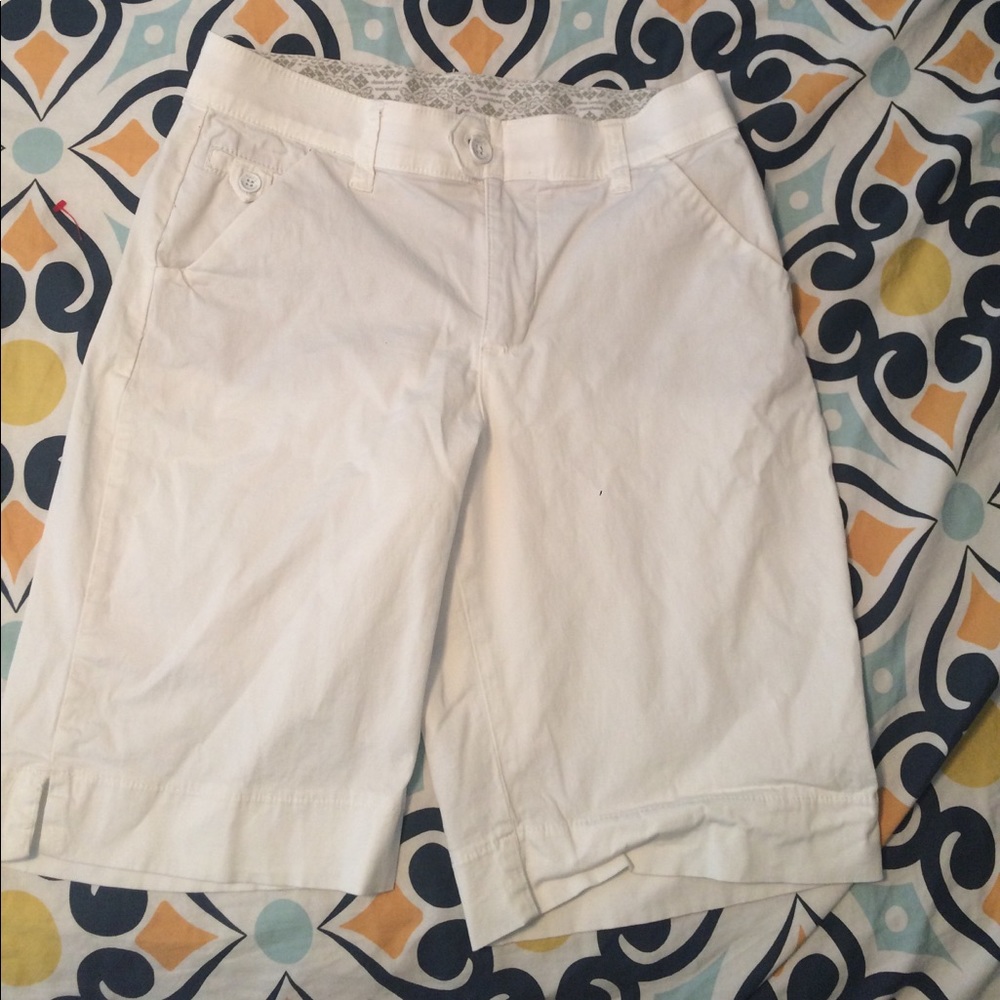 Lee Platinum Label white Bermuda shorts size 8.