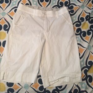 Lee Platinum Label white Bermuda shorts size 8.