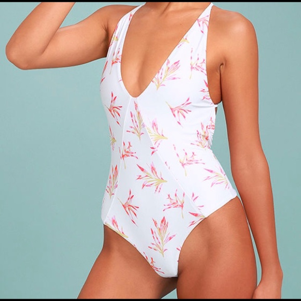 ONE PIECE SWIMSUIT NEVER WORN!