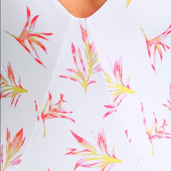 ONE PIECE SWIMSUIT NEVER WORN! - Picture 5 of 5