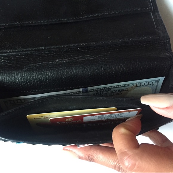 SOLD! Gucci wallet - Picture 8 of 8